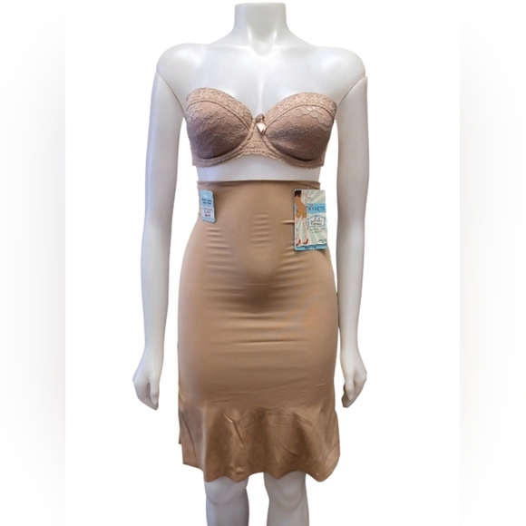 Assets By Sara Blakely Spanx NWT Nude Half Slip Size Large - Picture 1 of 3